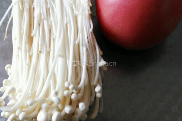 金针菇炒西红柿的做法图解1