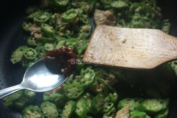 秋葵小炒肉的做法图解7