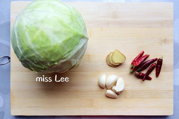 蚝油手撕包菜的做法图解1