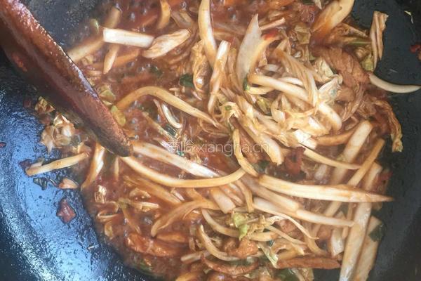 白菜粉条肉的做法图解7
