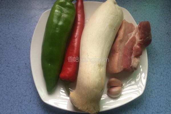 杏鲍菇炒肉片的做法图解1