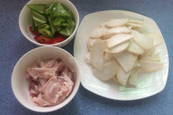 杏鲍菇炒肉片的做法图解2