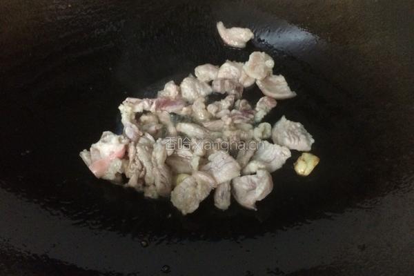杏鲍菇炒肉片的做法图解3