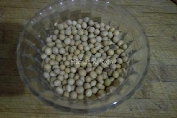 番茄黄豆的做法图解1