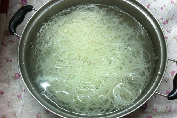 炒米粉的做法图解1