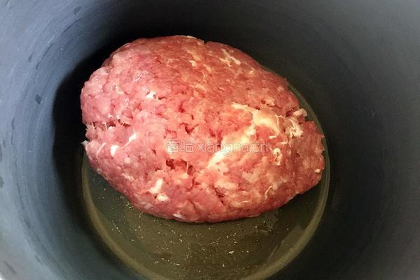 香菇猪肉蒸饺的做法图解2