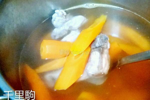 胡萝卜排骨汤的做法图解4