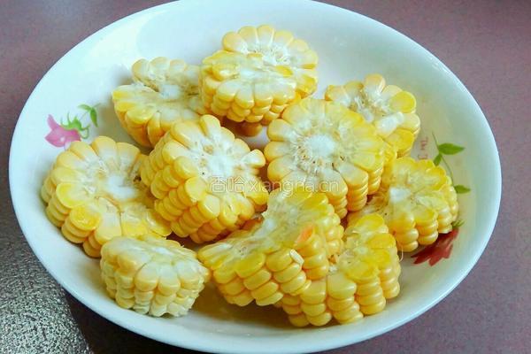 胡萝卜玉米排骨汤的做法图解3