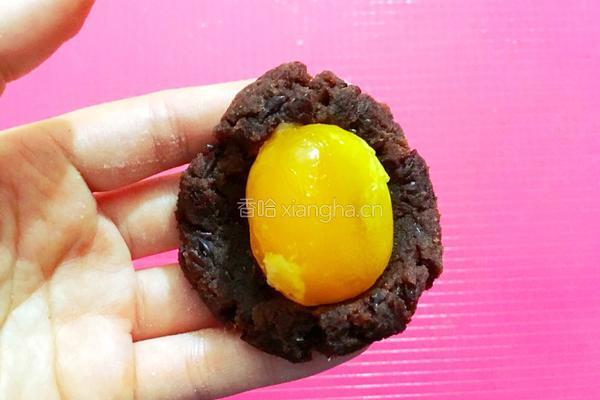 广式豆沙蛋黄月饼的做法图解9