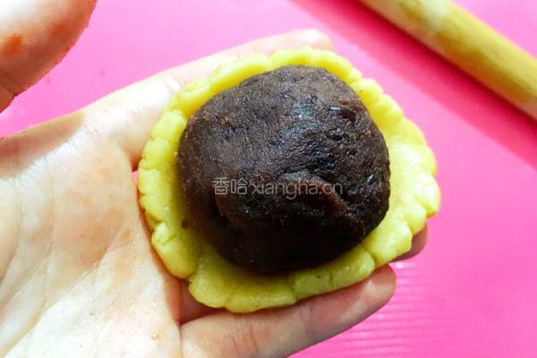 广式豆沙蛋黄月饼的做法图解11