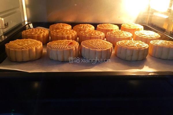 广式豆沙蛋黄月饼的做法图解19
