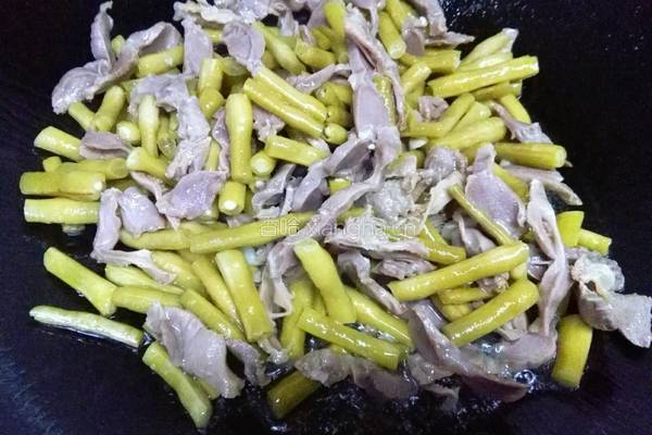 酸豆角炒鸡胗的做法图解11