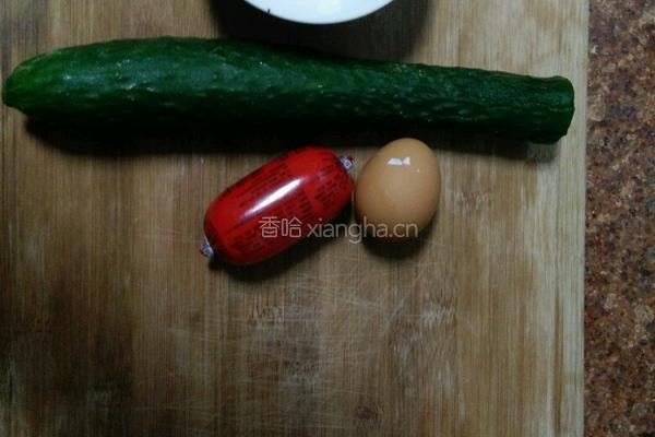 黄瓜火腿蛋炒饭的做法图解1