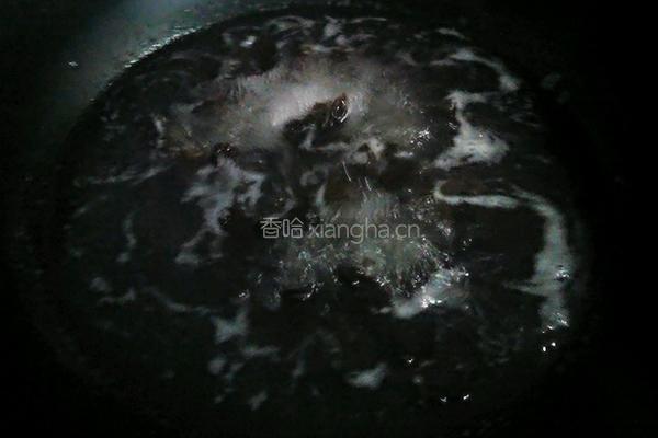 洋葱木耳拌腐竹的做法图解4