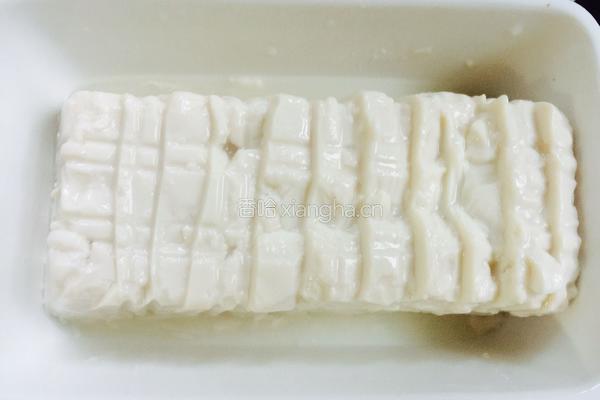 松花蛋拌豆腐的做法图解3