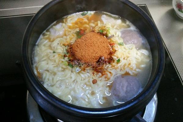 火锅肉丸子煮泡面的做法图解6