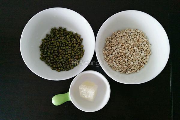 绿豆薏仁汤的做法图解1