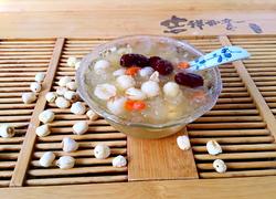 冰糖银耳莲子羹