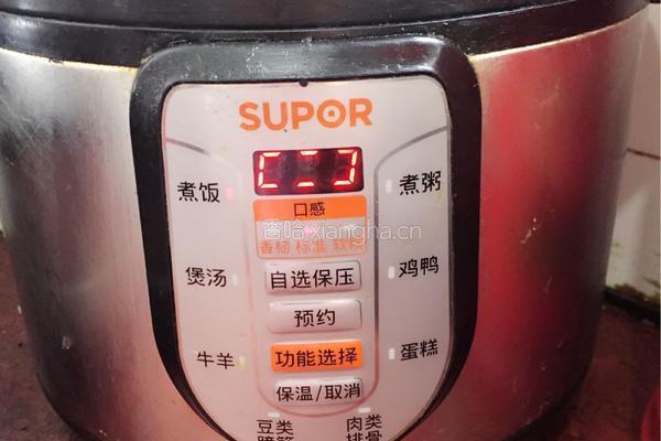 冰糖银耳莲子羹的做法图解4