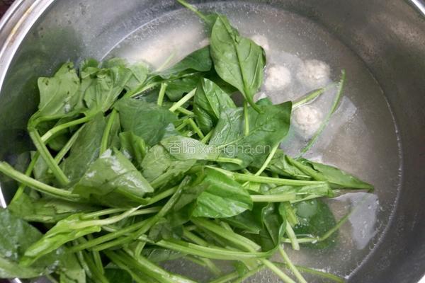 菠菜蘑菇汆丸子汤的做法图解7