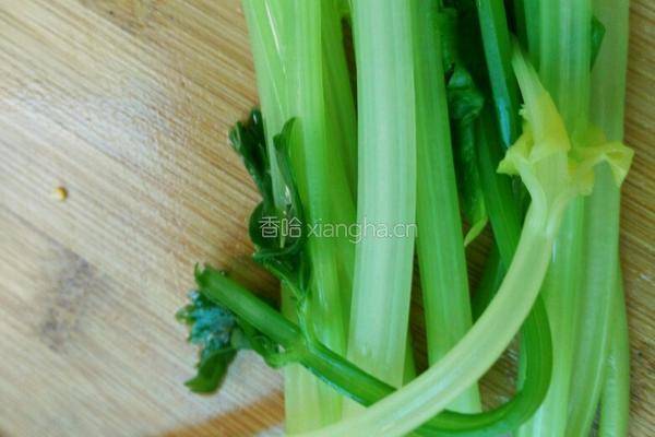 凉拌芹菜香干的做法图解2