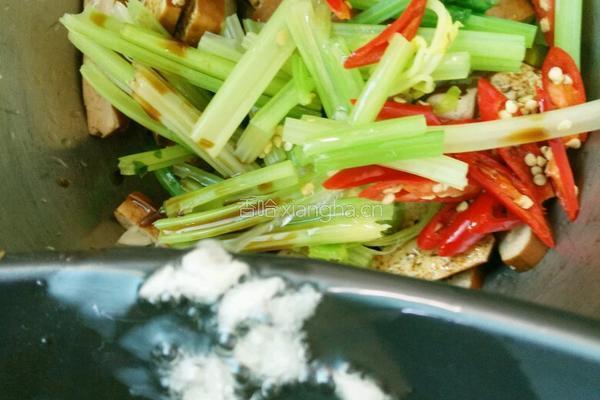 凉拌芹菜香干的做法图解5