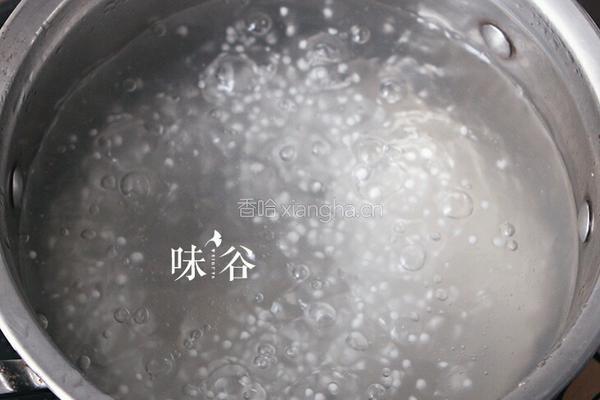 香蕉牛奶西米露的做法图解2