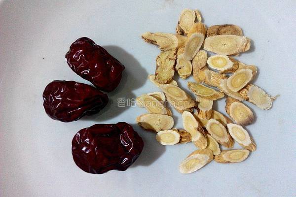 黄芪红枣茶的做法图解1