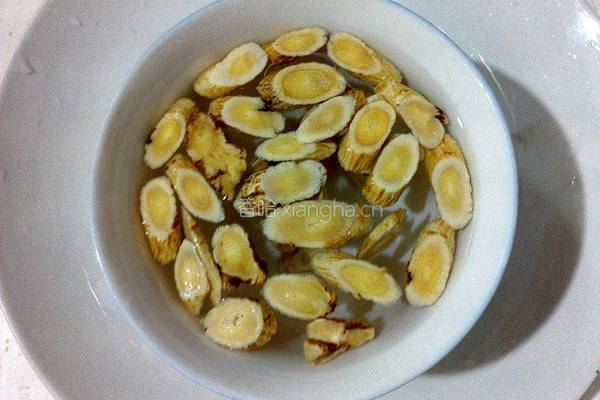 黄芪红枣茶的做法图解2