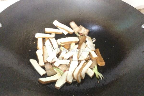 大蒜炒豆干的做法图解8