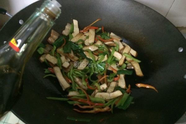 大蒜炒豆干的做法图解12