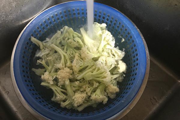 花菜炒肉的做法图解2