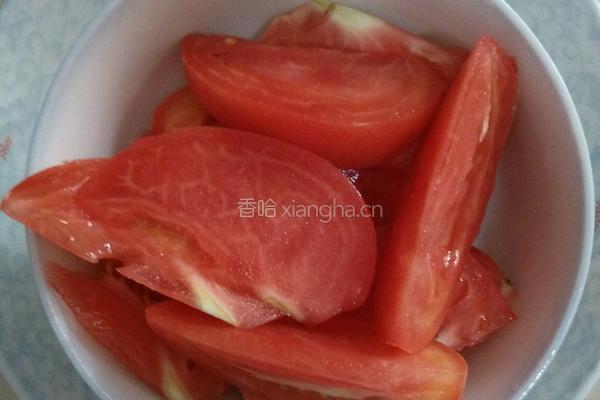 鲜榨番茄汁的做法图解1