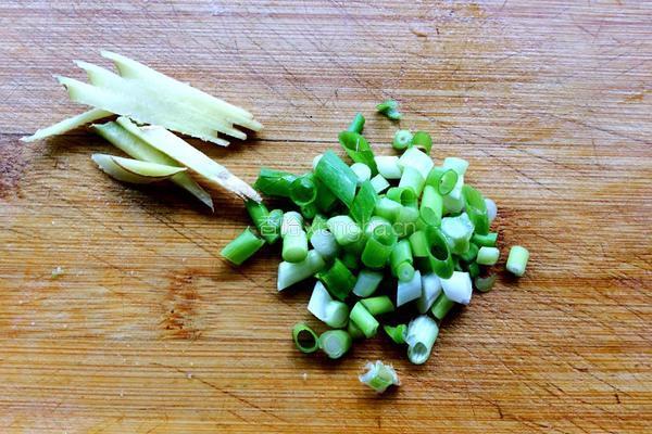 辣白菜炒五花肉的做法图解3