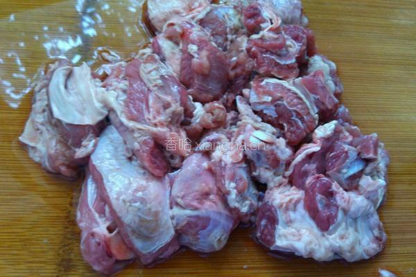 高压锅炖牛肉的做法图解1