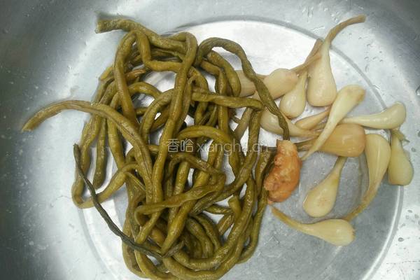 香辣酸豆角的做法图解1