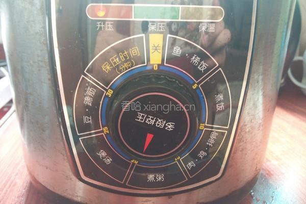 银耳莲子汤的做法图解5