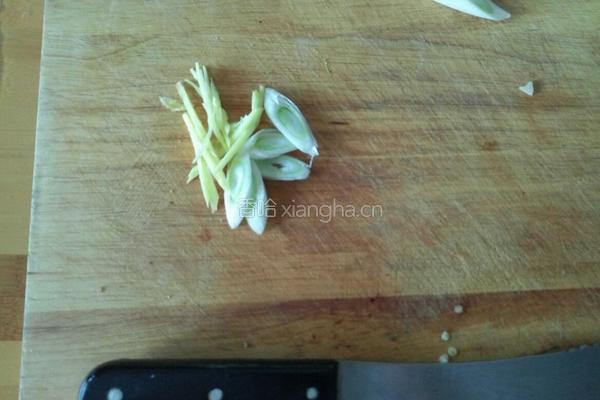东北排骨炖豆角的做法图解2