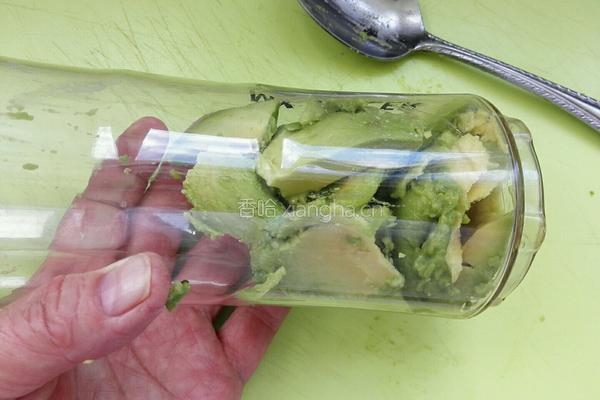 牛油果奶昔的做法图解3