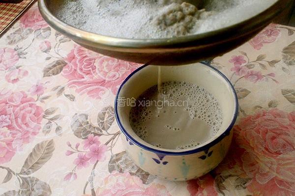 核桃芝麻豆浆的做法图解3