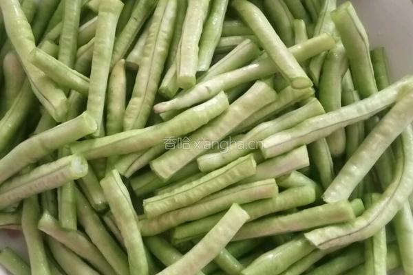 五花肉炒菜豆的做法图解2