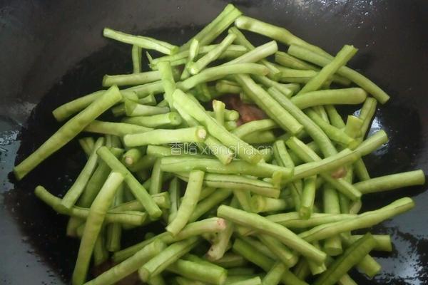 五花肉炒菜豆的做法图解6