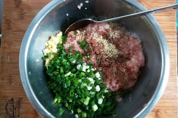 油炸胡萝卜小肉丸的做法图解3