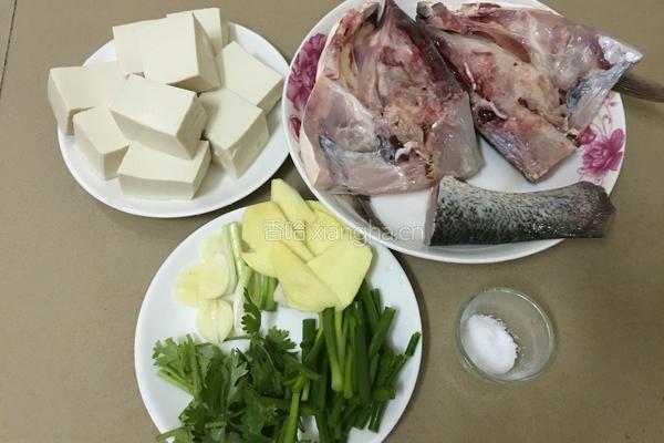 白炖鲢鱼汤的做法图解2
