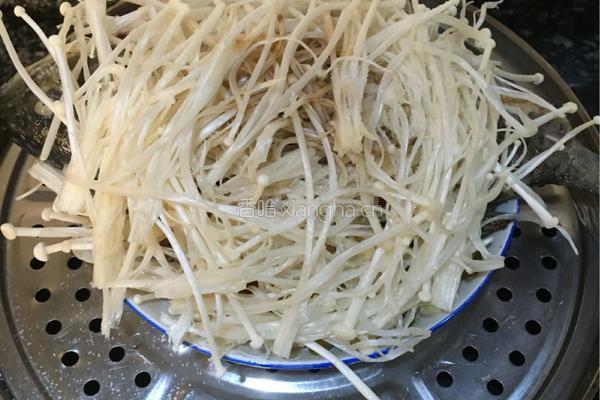 清蒸金针菇鲫鱼的做法图解4