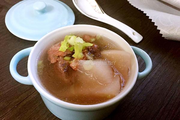 白萝卜煲猪骨汤