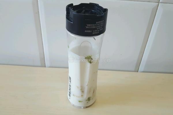 香蕉牛油果奶昔的做法图解5