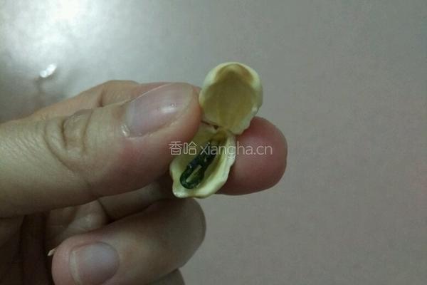 冬瓜莲子银耳羹的做法图解3