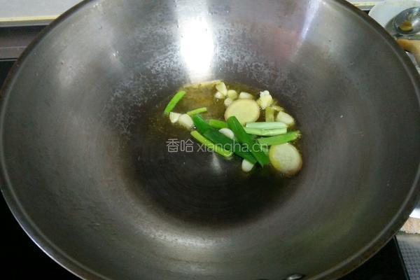 红烧鳕鱼炖萝卜的做法图解2