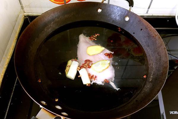 怪味鸡丝凉面的做法图解1